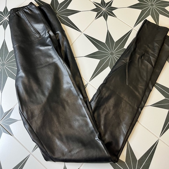 Wilfred Free Daria Vegan Leather Pants-Black - Picture 6 of 9